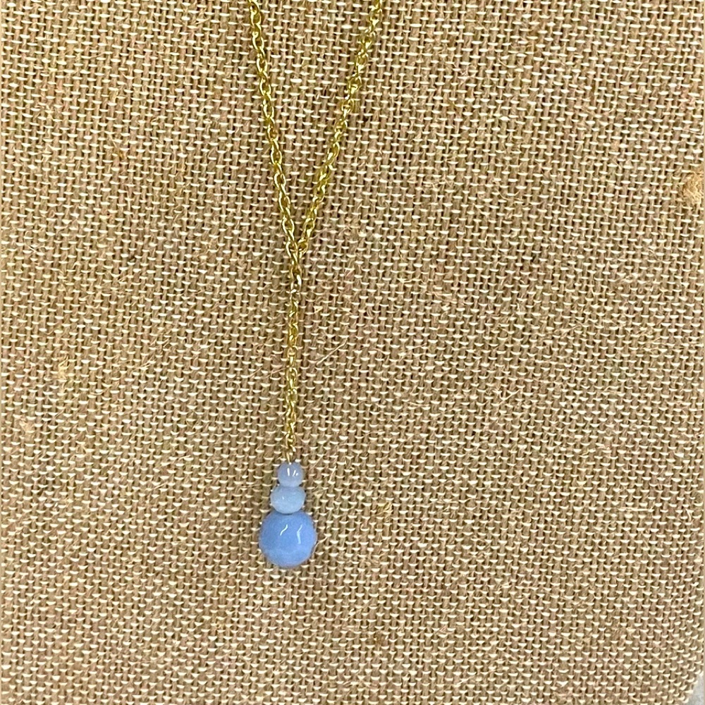 NWT pretty blue necklace with 12” goldtone chain.
